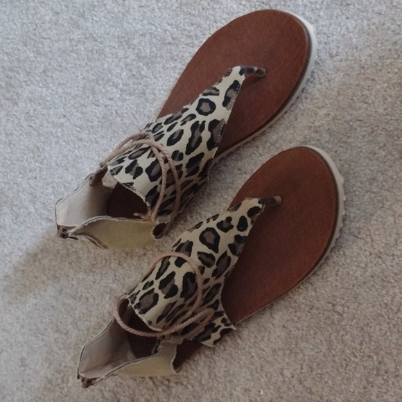 NEW canvas leopard print sandals size 8.5 - Picture 1 of 7